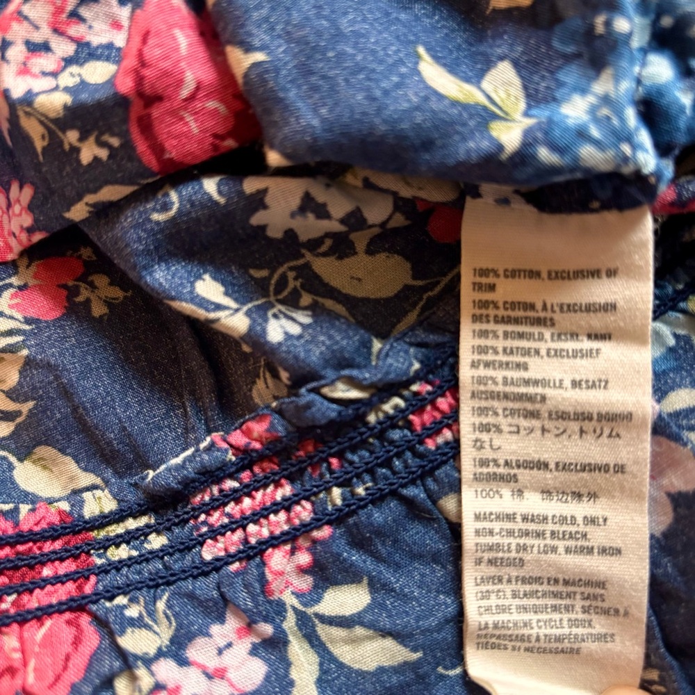 Abercrombie & Fitch Floral Smocked Blouse — Size M - Picture 7 of 8